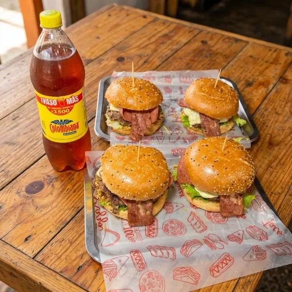 4 HAMBURGUESAS + LITRO